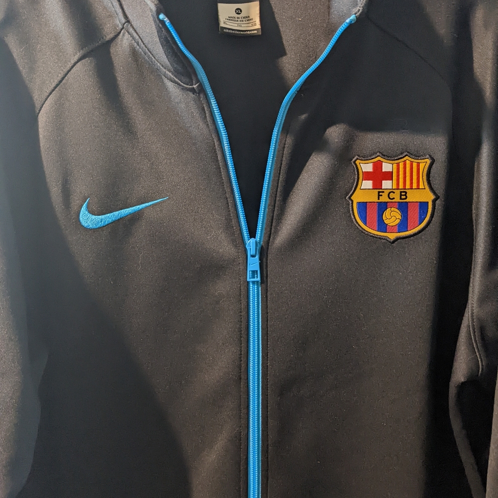 Nike Black T-Shirt - Picture 3 of 5